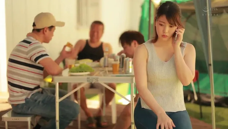 Anh xã khờ để vợ tham gia sự kiện cắm trại với mấy gã cạnh nhà và cái kết
