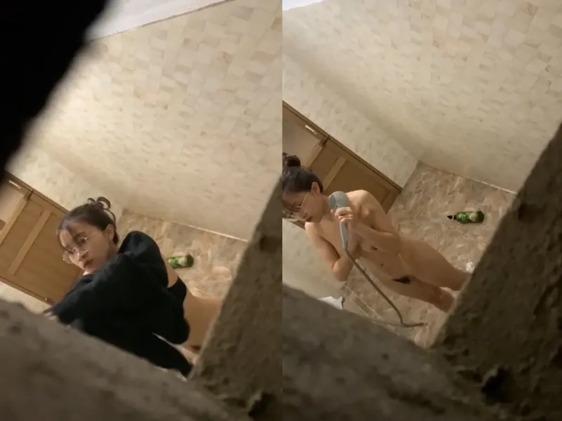 Quay lén eny vú to tắm, khe bím chảy nước ròng ròng